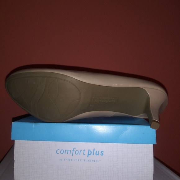 👠 - Picture 2 of 3